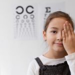 10 Kebiasaan Sehari-hari untuk Mendukung Kesehatan Mata Anak