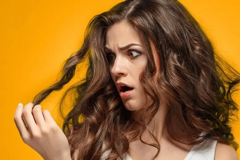 5 Kebiasaan Sehari-hari yang Merusak Kesehatan Rambut