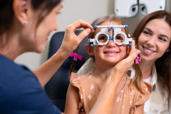 5 Cara Merawat Kesehatan Mata Anak-Anak di Era Digital 5 Cara Merawat Kesehatan Mata Anak-Anak di Era Digital