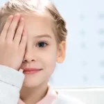 7 Cara Menjaga Kesehatan Mata Anak Sejak Kecil