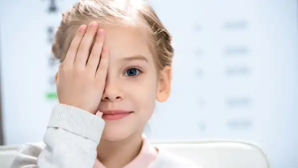 7 Cara Menjaga Kesehatan Mata Anak Sejak Kecil