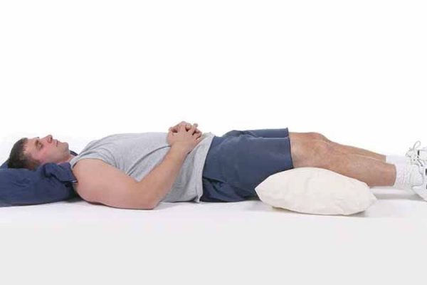 7 Posisi Tidur yang Aman untuk Penderita Nyeri Lutut 7 Posisi Tidur yang Aman untuk Penderita Nyeri Lutut