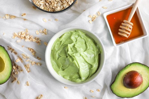 7 Masker Alami untuk Bibir Kering dan Kusam 7 Masker Alami untuk Bibir Kering dan Kusam
