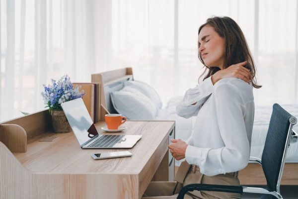 10 Cara Biar Leher Gak Tegang Saat Kerja di Depan Laptop 10 Cara Biar Leher Gak Tegang Saat Kerja di Depan Laptop