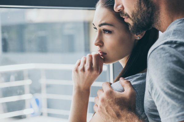7 Cara Menghadapi Pasangan yang Sering Mood Swing