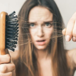5 Cara Mengurangi Kerontokan Rambut secara Alami