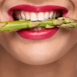 7 Makanan yang Bantu Menyehatkan Bibir dari Dalam