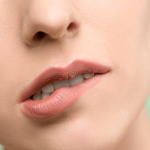 10 Kebiasaan Buruk yang Bisa Merusak Kesehatan Bibir